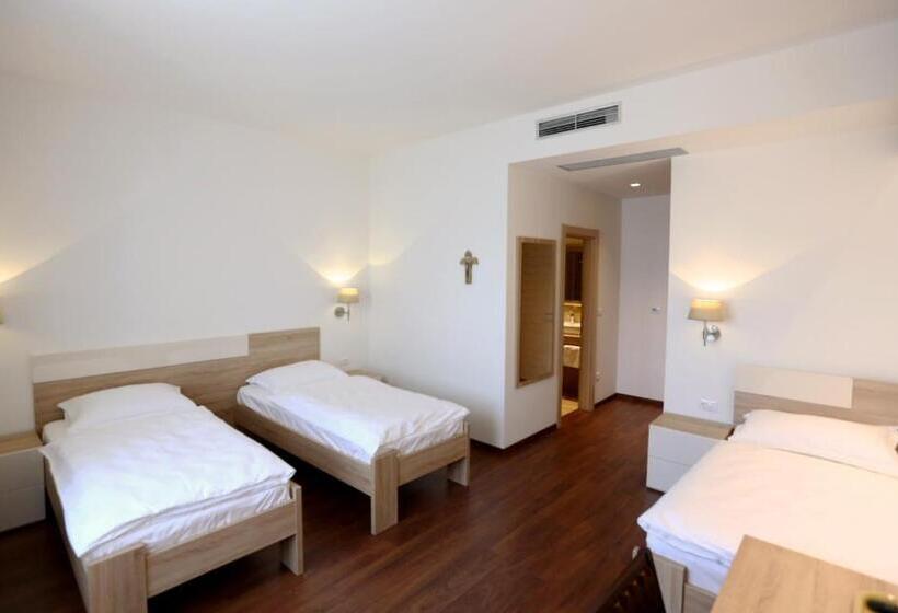 اتاق استاندارد سه نفره, Quercus