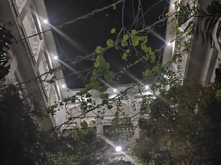 エコノミールーム, Radhika Palace