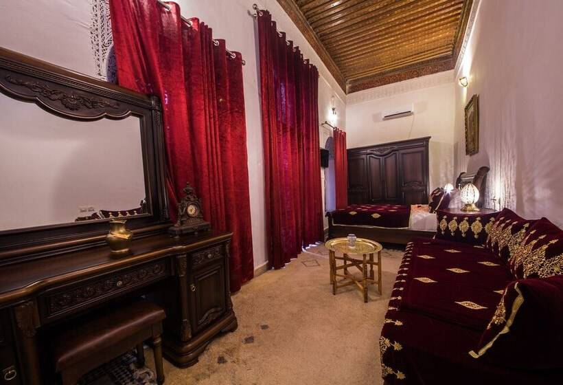 豪华三人间, Palais Antique