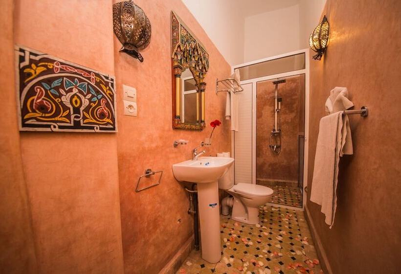 豪华三人间, Palais Antique