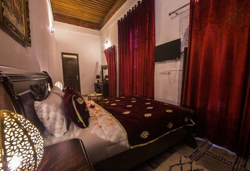 豪华三人间, Palais Antique