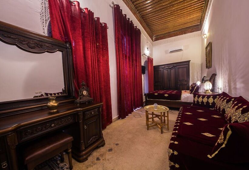 豪华三人间, Palais Antique