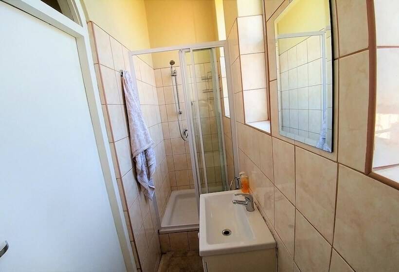 اتاق لوکس, Rosa B&b