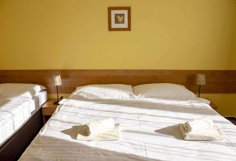 스탠다드 트리플 룸, Penzion Bojnice