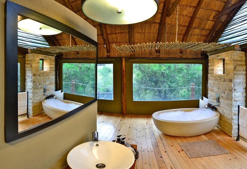 Superior Tent, Shamwari Bayethe