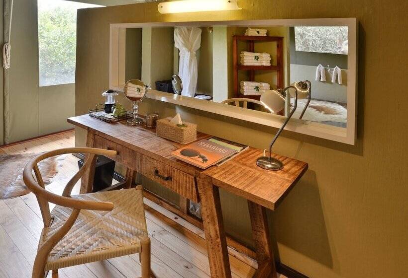 Superior Tent, Shamwari Bayethe