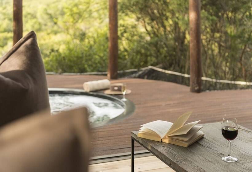 Superior Tent, Shamwari Bayethe