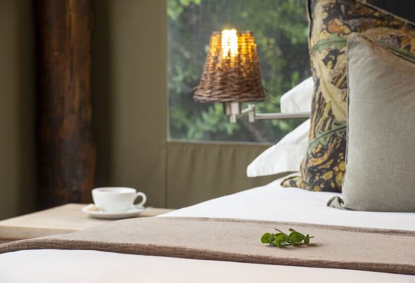 Superior Tent, Shamwari Bayethe