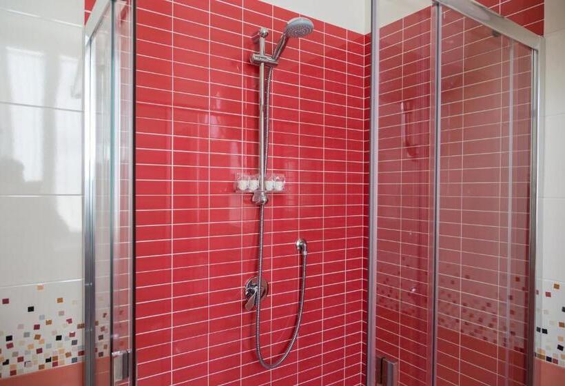 غرفة ديلوكس رباعية, Gleda Rooms Deluxe