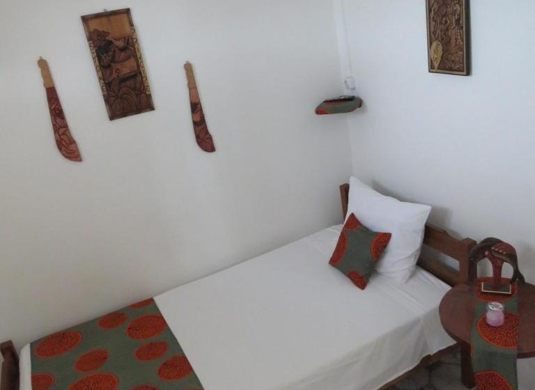 اتاق استاندارد یک نفره, Micaval Residential