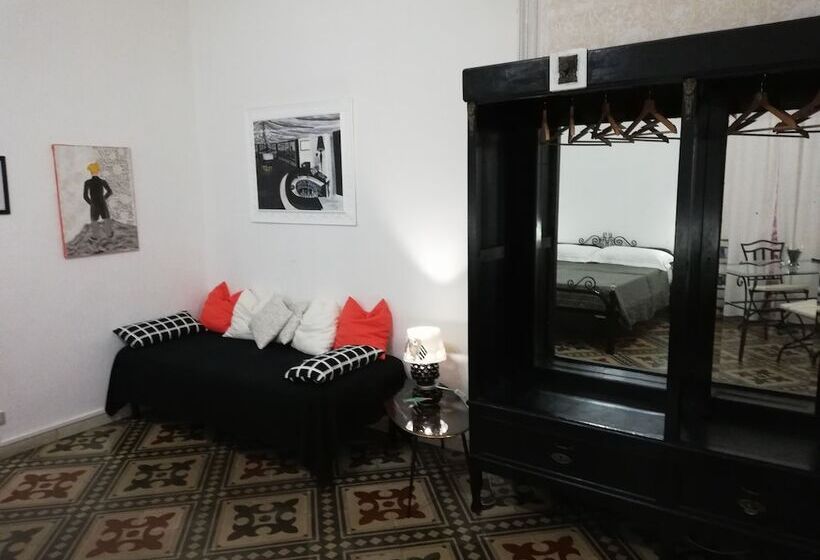 غرفة إقتصادية, Aloi Rooms