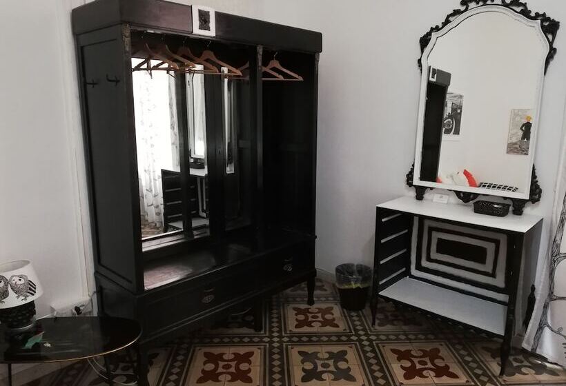 غرفة إقتصادية, Aloi Rooms