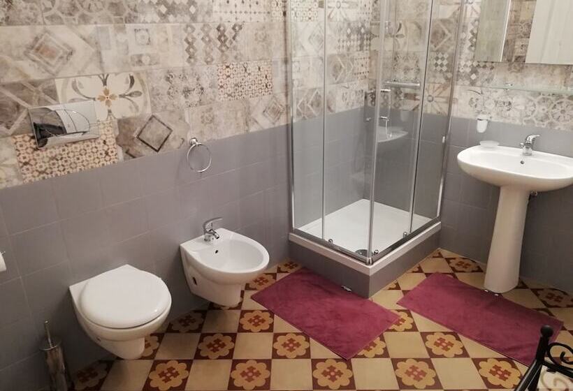 غرفة قياسية, Aloi Rooms