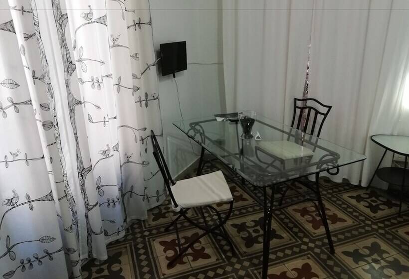 غرفة قياسية, Aloi Rooms