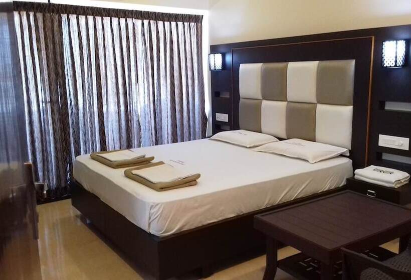 Номер Deluxe, Maadhini