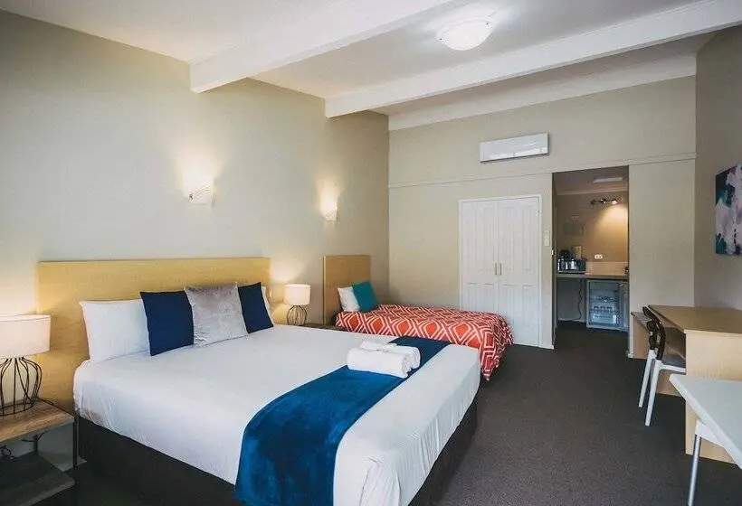 استودیوی استاندارد, Six Degrees Motel