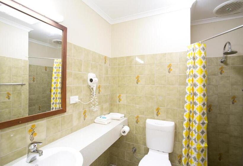 סטודיו דלוקס, Six Degrees Motel