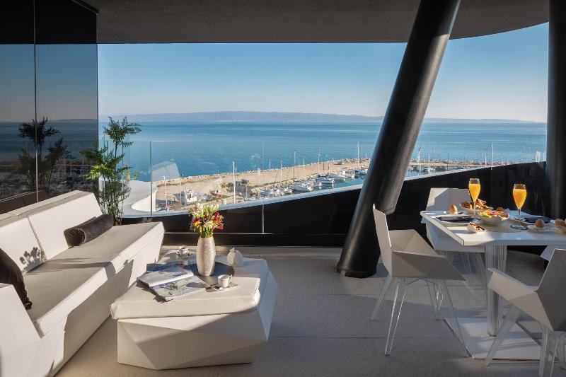 Deluxe Suite Sea View, Posh Residence Luxury Suites