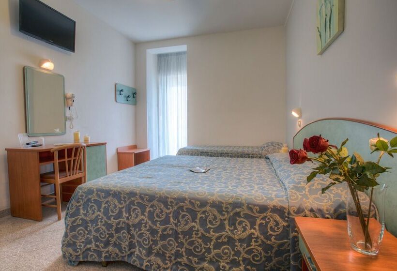 اتاق استاندارد چهار تخته با چشم‌انداز دریا, Olympia