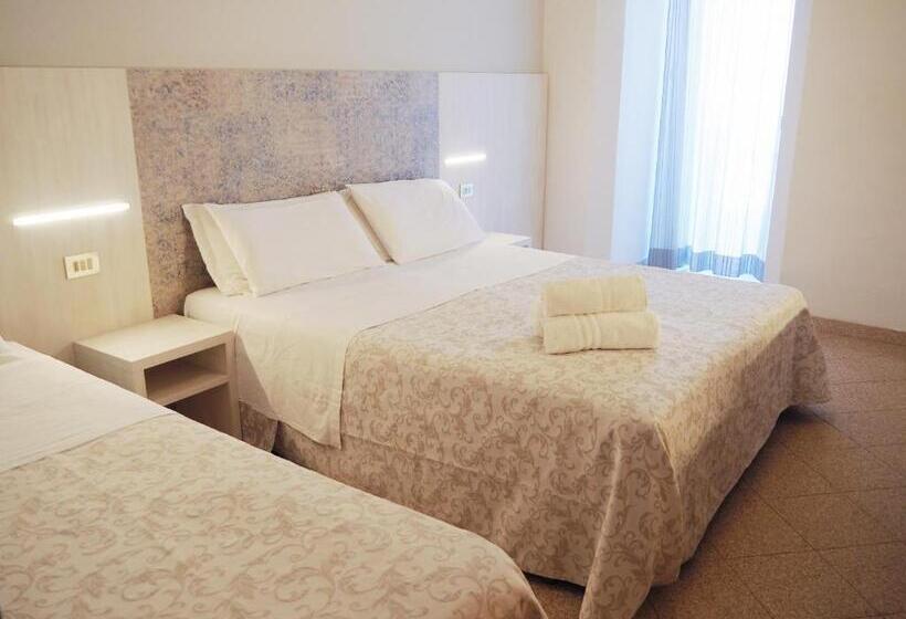 اتاق استاندارد چهار تخته با چشم‌انداز دریا, Olympia