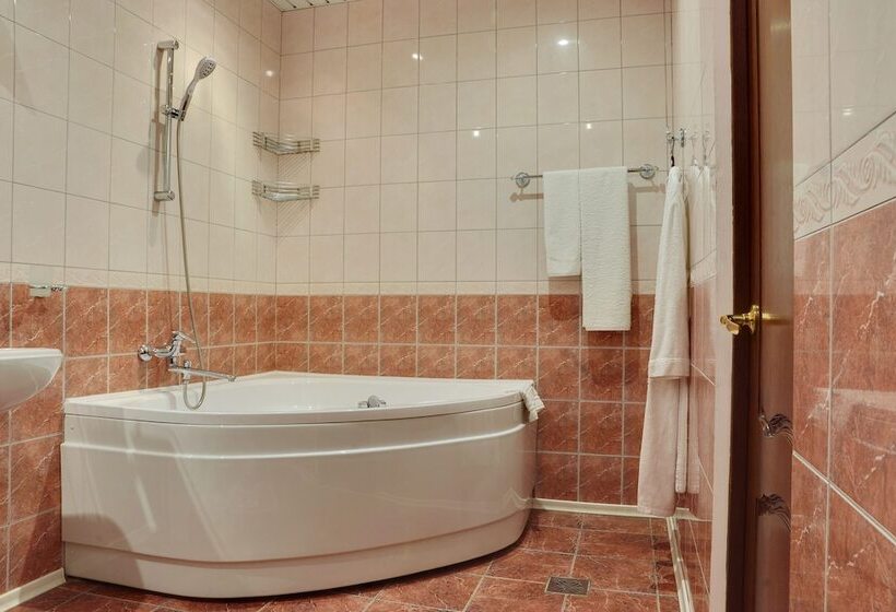 سوئیت با بالکن, Seven Kings