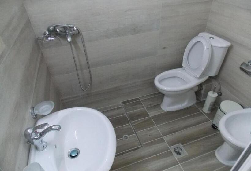 Habitació Triple Estàndard amb Balcó, Vila Gjoni