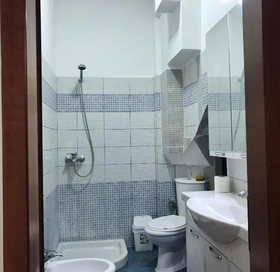 آپارتمان 1 خوابه با چشم‌انداز باغ, Vila Gjoni