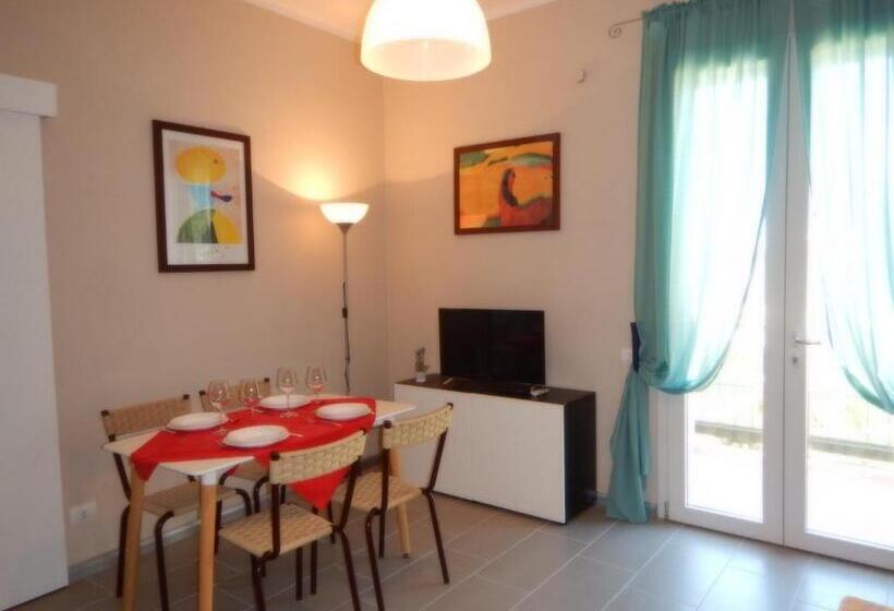 דירת חדר בקומת קרקע, Ville Paola E Daniela