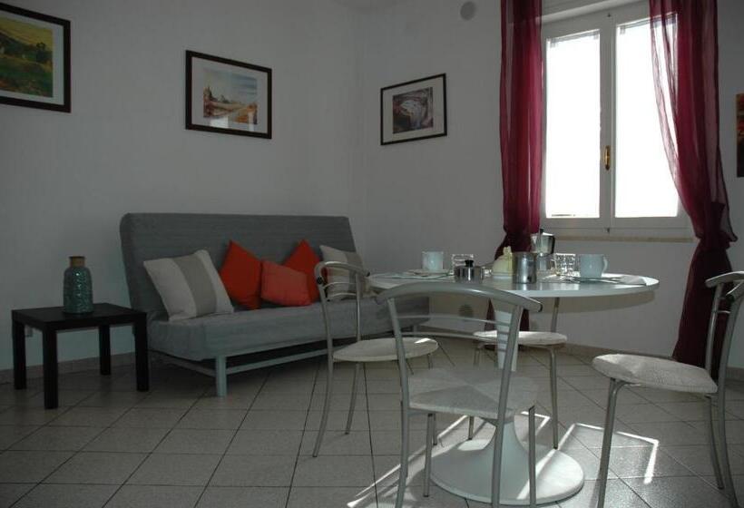 דירת חדר בקומת קרקע, Ville Paola E Daniela