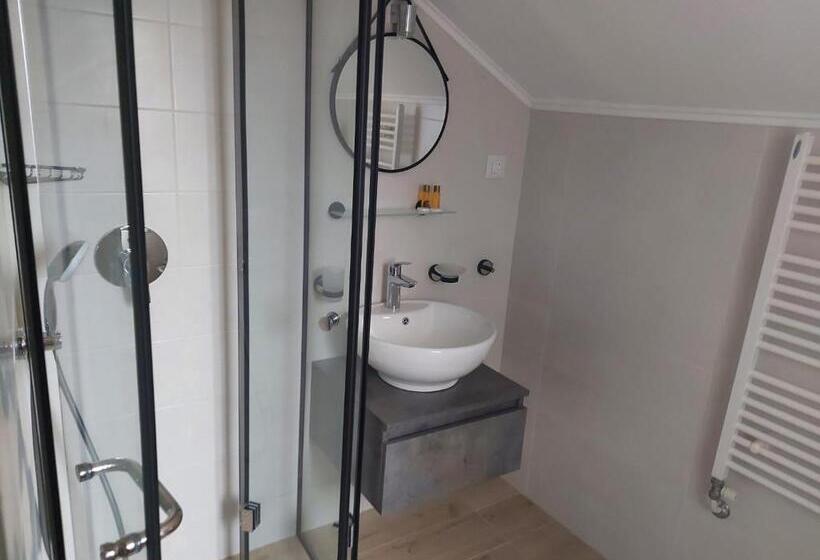 Номер Стандарт в Мансарде, Family Hotel Saint Nikola