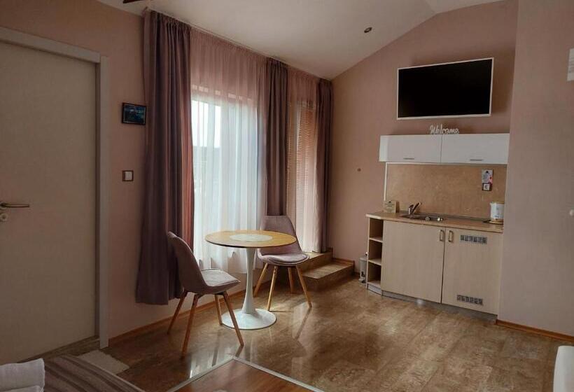Quarto Standard Teto Inclinado, Family Hotel Saint Nikola