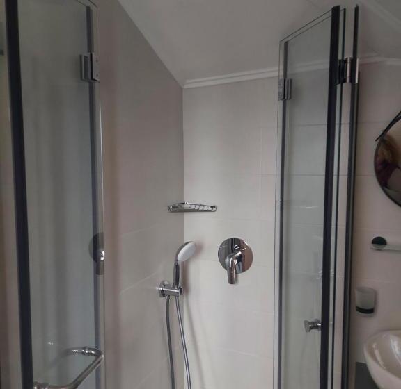 Quarto Standard Teto Inclinado, Family Hotel Saint Nikola