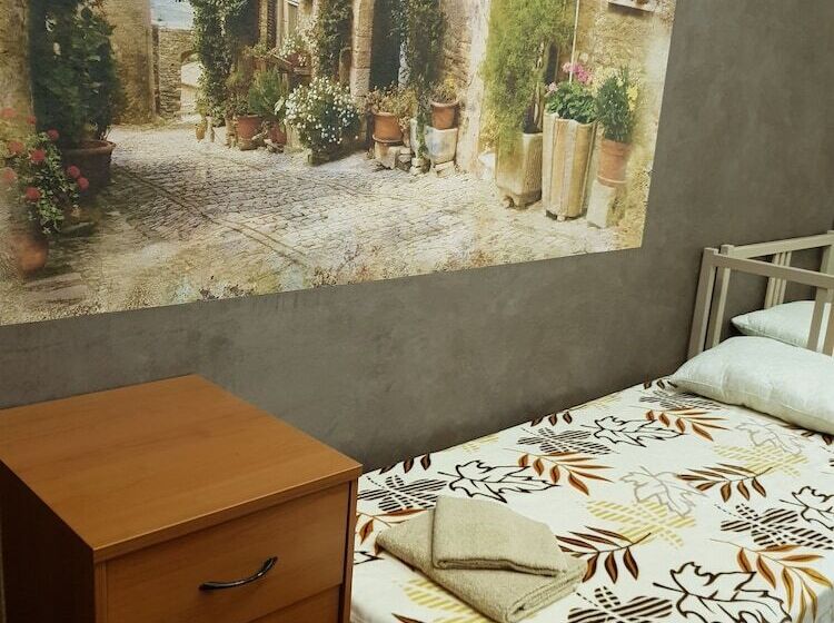 تختخواب در اتاق مشترک, Hostel Well