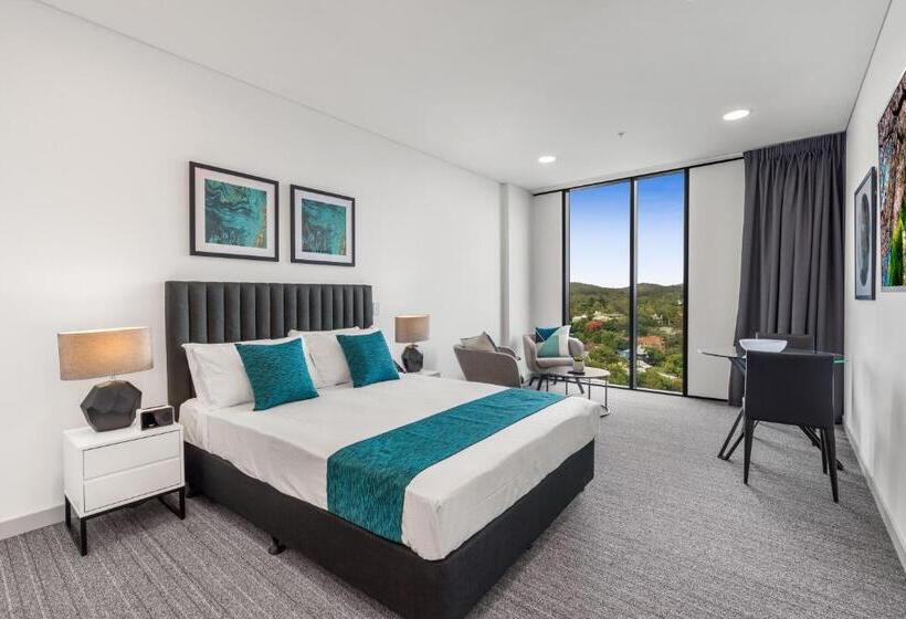 스탠다드 스튜디오, Essence Suites Taringa