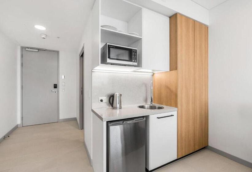 스탠다드 스튜디오, Essence Suites Taringa