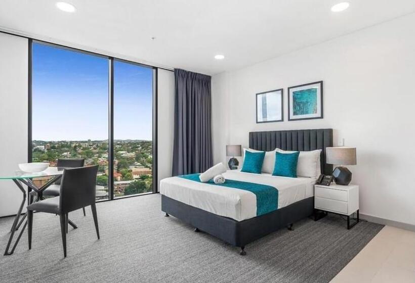 스탠다드 스튜디오 도시 전망, Essence Suites Taringa
