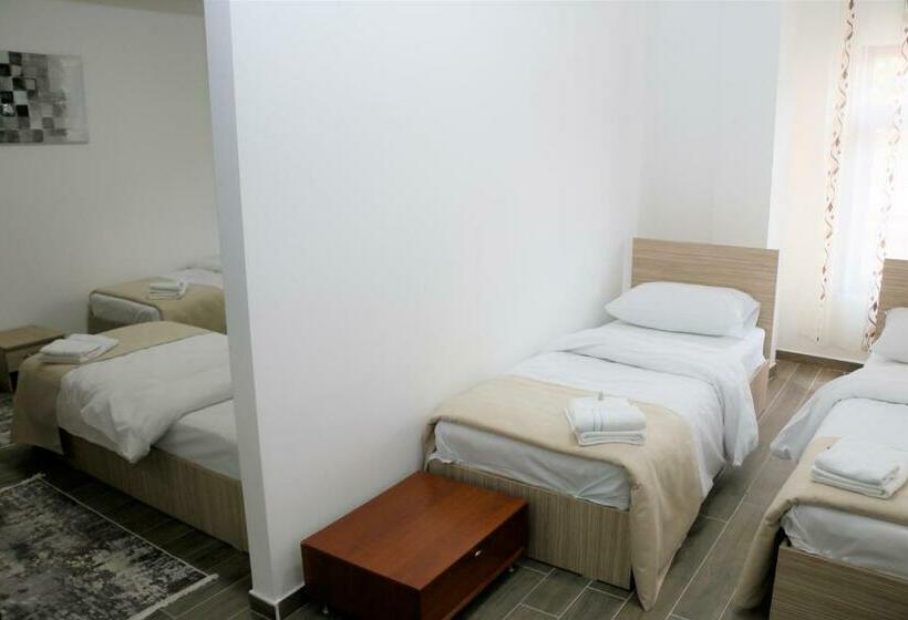 اتاق خانوادگی, Old Konak