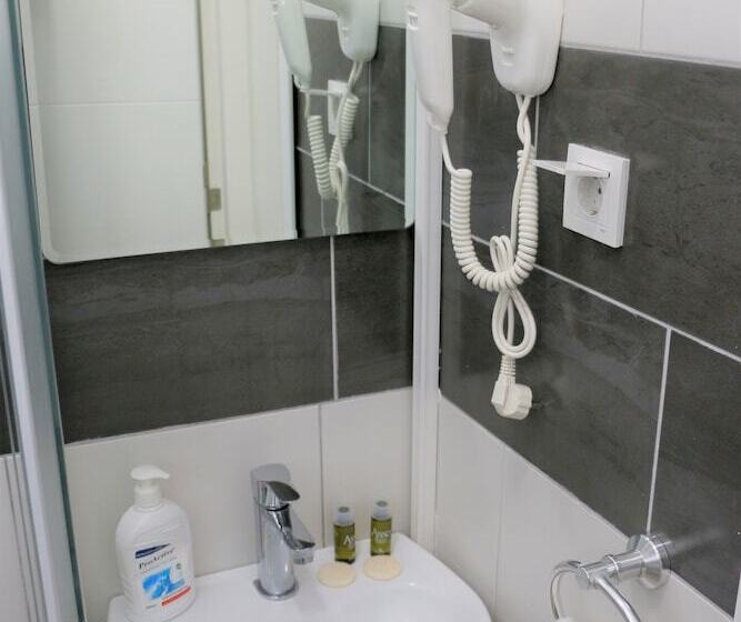 اتاق کلاسیک یک تخته, Old Konak