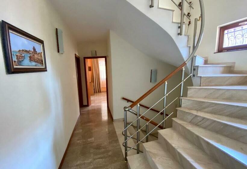 Quarto Standard Teto Inclinado, Family Hotel Saint Nikola
