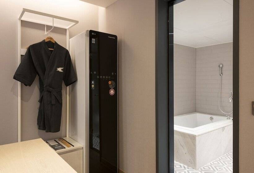 اتاق لوکس, Yeonsan Hound