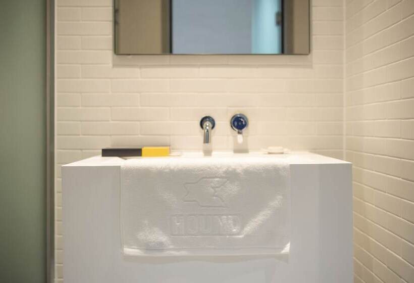 اتاق لوکس سه تخته, Yeonsan Hound