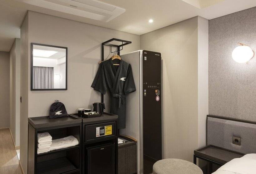 اتاق لوکس سه تخته, Yeonsan Hound