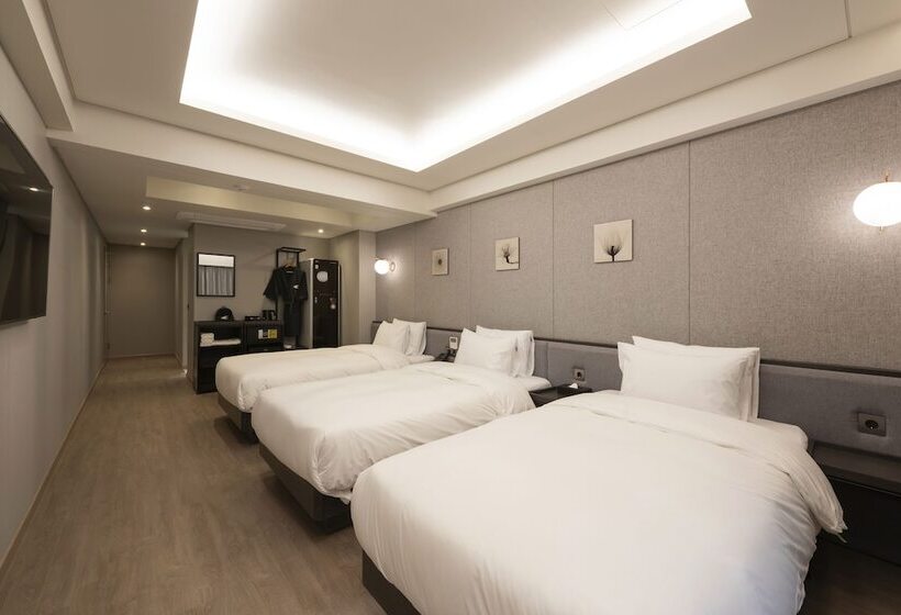 اتاق لوکس سه تخته, Yeonsan Hound