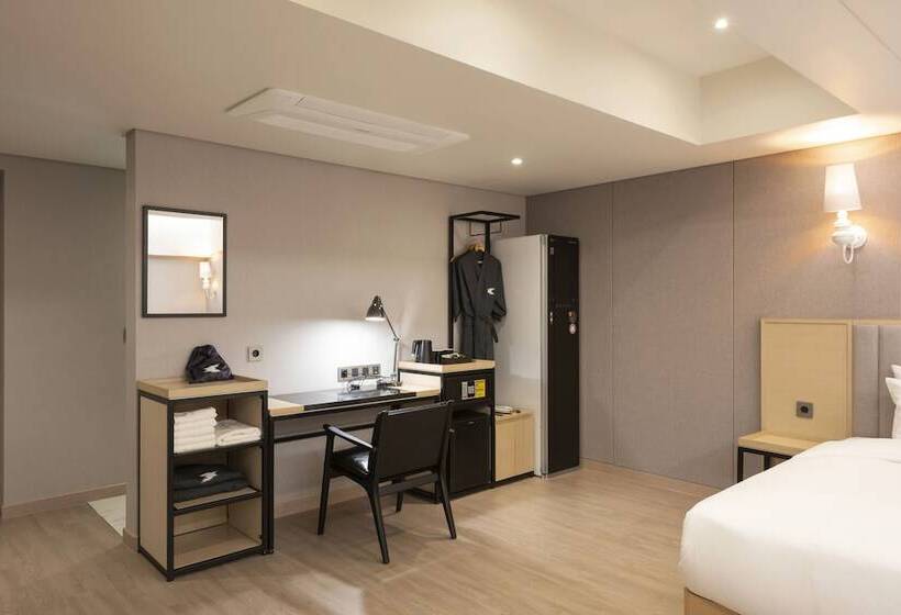 اتاق پرمیوم, Yeonsan Hound