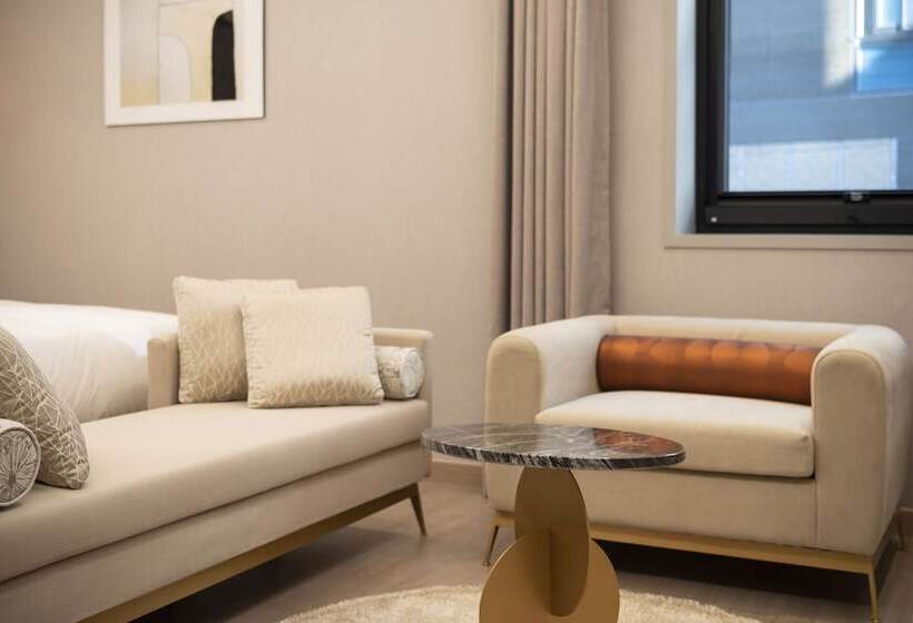 اتاق پرمیوم, Yeonsan Hound