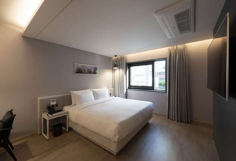 اتاق پرمیوم, Yeonsan Hound