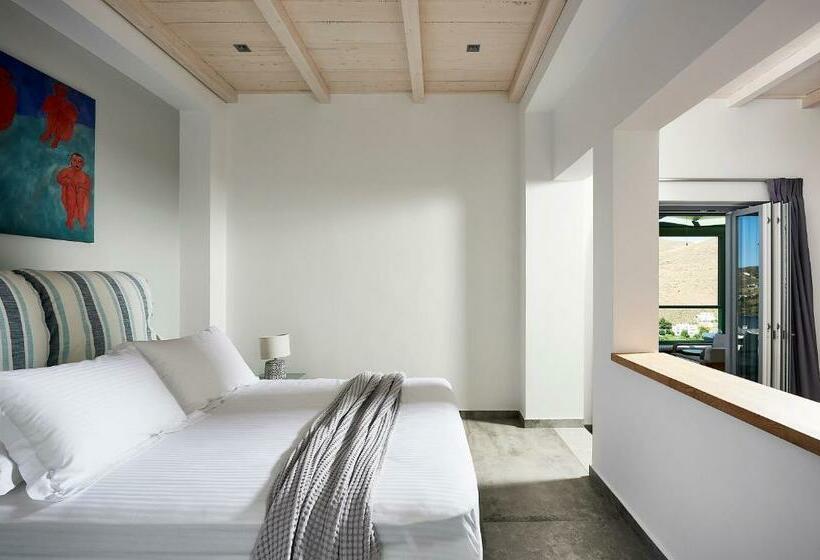 带海景的复工套房, Emgard Suites Kythnos