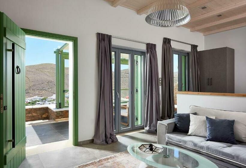 带海景的复工套房, Emgard Suites Kythnos