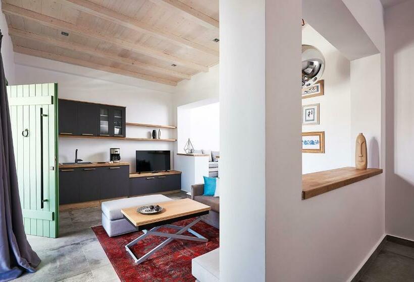 带海景的复工套房, Emgard Suites Kythnos