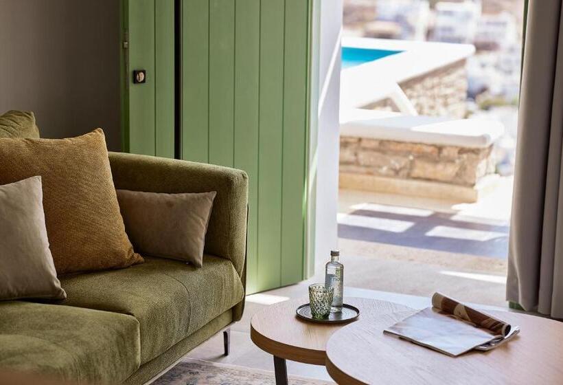 套房配有游泳池, Emgard Suites Kythnos